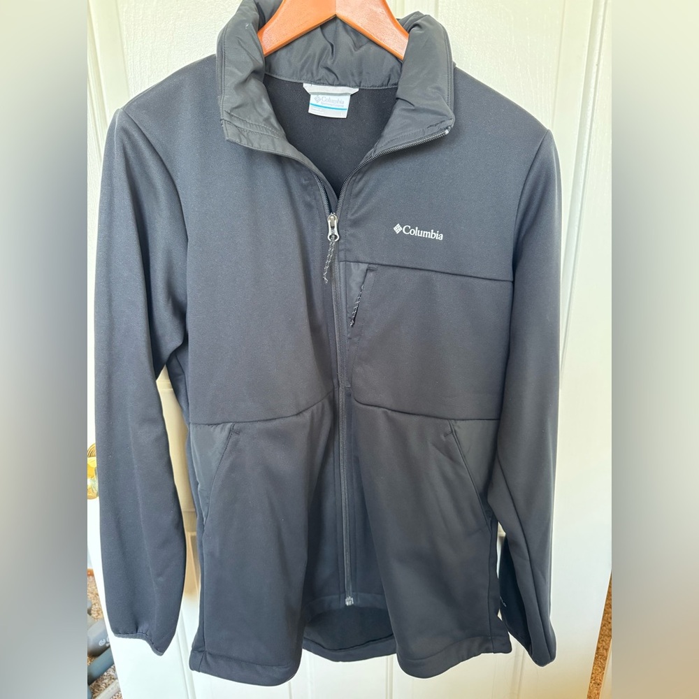 Columbia New women’s jacket. Black with a hoodie in the collar.
